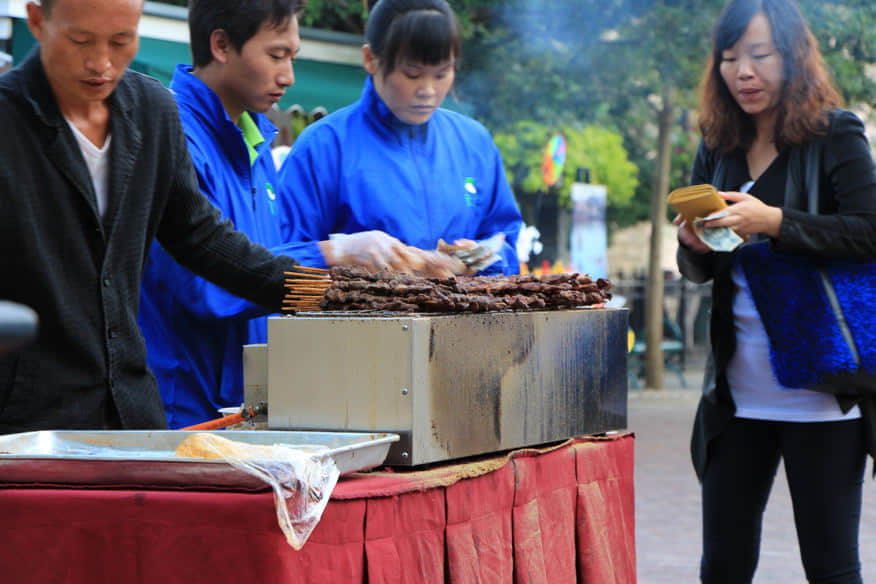 賣燒烤的小販