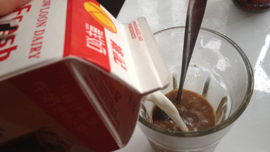 第三步，加入鮮牛奶