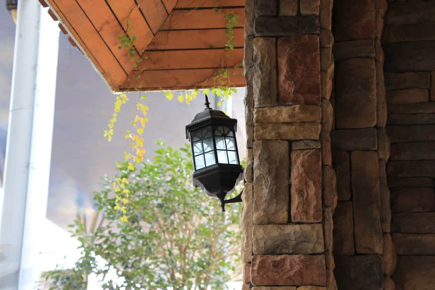 必勝客門前的燈