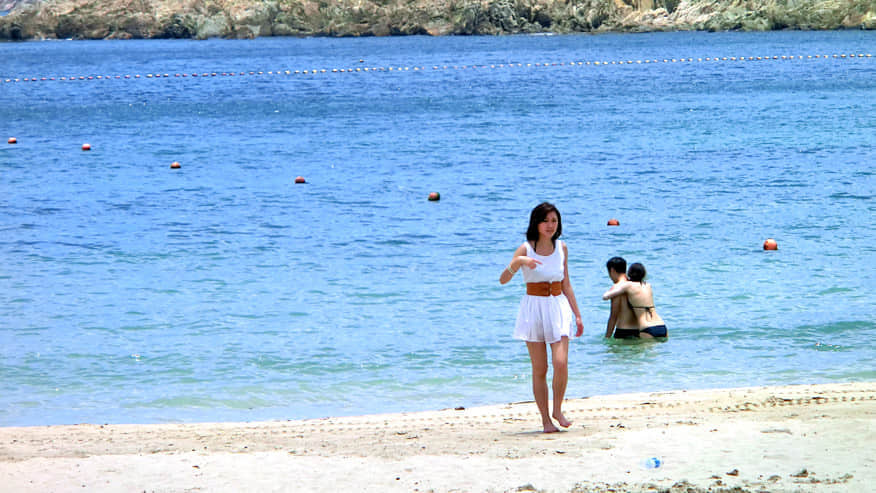 拍婚紗照的情侶